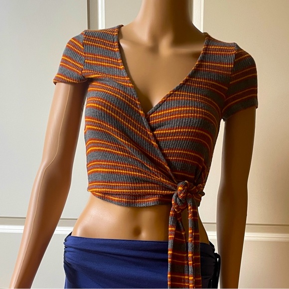 Like New Project Social T x Urban Outfitters Tie Front Wrap Crop Top Tee - Picture 3 of 6
